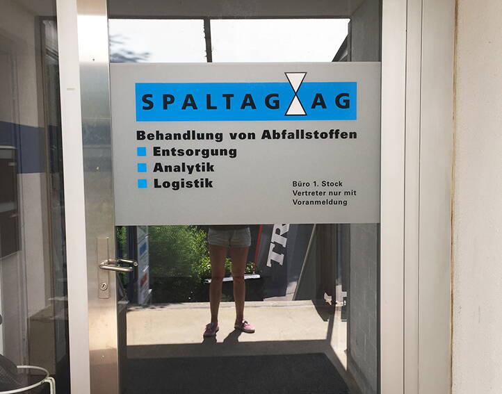 Gebäudebeschriftung, Spaltag AG