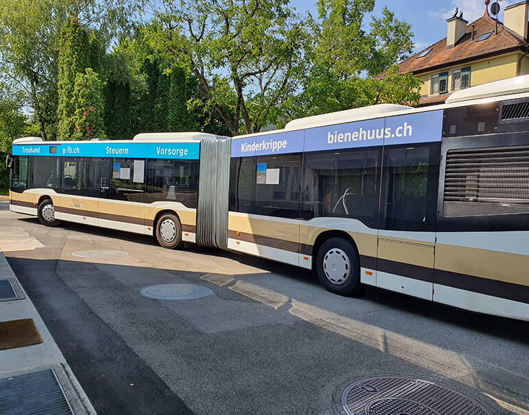Fahrzeugbeschriftung, Busbeschriftung Seiten, Bienenhuus.ch